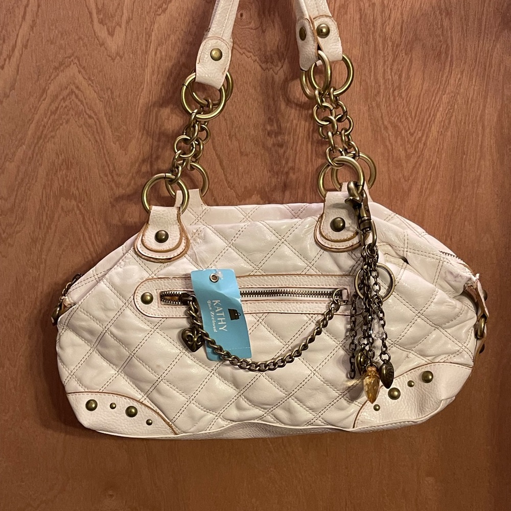 Cream handbag Kathy Van Zeeland, new but slightly peeling near zipper
